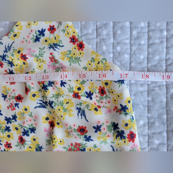 EUC Size S Banana Republic Tank Top Blouse. Lightweight and Lined. Beautiful. - Picture 4 of 10